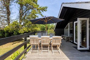 Outdoor dining - Idyllic summer house close to beach and forest (Tisvildeleje)