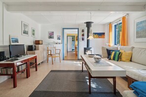 Tv, pejs, dvd-afspiller, stereoanlæg