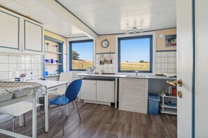 Køleskab, mikrobølgeovn, ovn, kogeplade