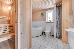 Shower, hair dryer - Large family house with a beautiful view (Vinderup)