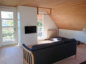 Fernseher, DVD-Player, Stereoanlage