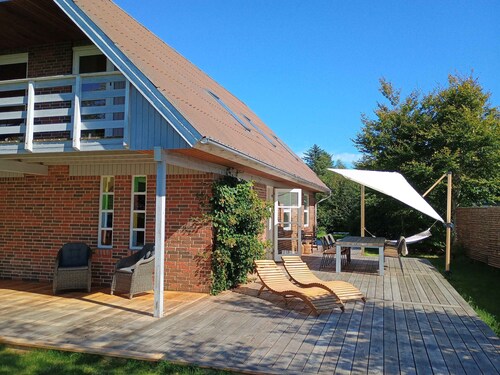 Family-friendly home near beach forest harbour