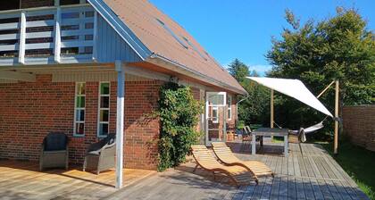 Family-friendly home near beach forest harbour