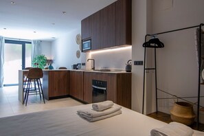 Iron/ironing board, travel cot, free WiFi, bed sheets - Perfect Getaway: Studio for 3 in Valencia (Valencia)