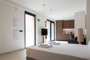 Ferros/tábuas de passar roupa, berço de viagem, Wi-Fi de cortesia