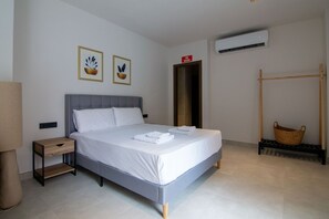 Iron/ironing board, travel crib, free WiFi, bed sheets