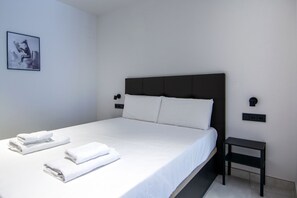 Een strijkplank/strijkijzer, reisbedje, gratis wifi, beddengoed