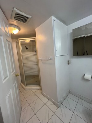 Towels, soap, toilet paper - Family home  (Toronto)