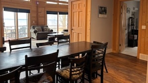 Dining - Large 6-bedroom home, sleeps 16! WiFi and a private sandy beach in Traverse City (Traverse City)
