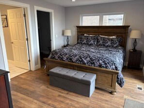 6 bedrooms, iron/ironing board, WiFi, bed sheets