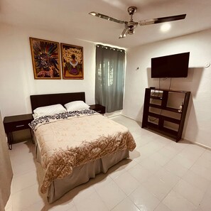 1 dormitorio, tabla de planchar con plancha, wifi gratis y ropa de cama