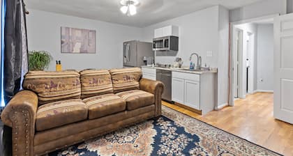 Apartment with garage parking Patio close IAD