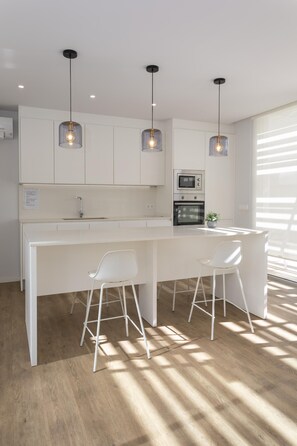 Réfrigérateur, micro-ondes, four, lave-vaisselle