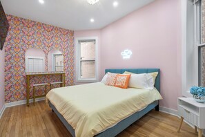 6 bedrooms, iron/ironing board, free WiFi, bed sheets