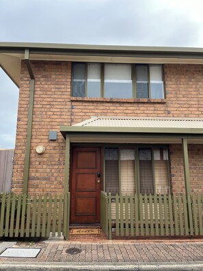 Exterior detail - Aloha Adelaide - 5 Minute Walk to CBD (Adelaide)