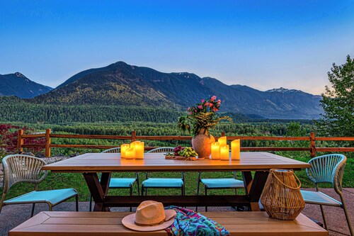 180° Amazing View- Ridge Top, 2 Full Kitchen, 3-Level, Sleeps 15 Comfortably