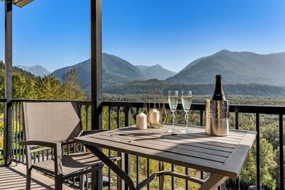 ❤️️180° Stunning View - Firepit | BBQ | Trails & Games | 1G WiFi | Pet-Friendly!