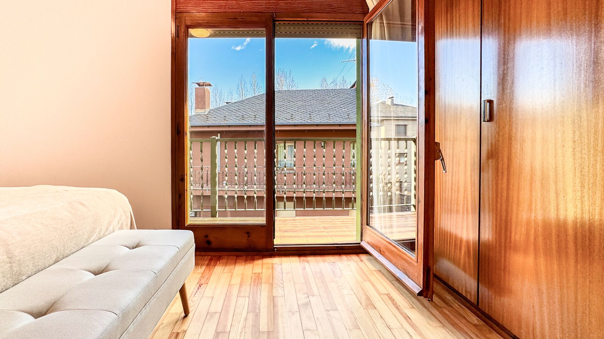 3 slaapkamers, een bureau, een strijkplank/strijkijzer, gratis wifi