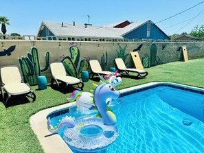Pool - Fun, Warm 5 bed house with games & firepit for the winter. (Las Vegas)