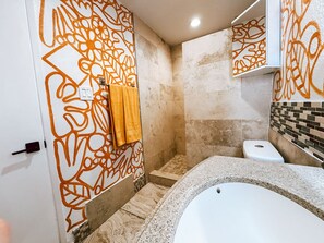 Dusche, Haartrockner, Handtücher, Seife