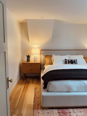 2 habitaciones, tabla de planchar con plancha, wifi y ropa de cama