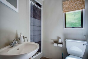 Shower - Hopkins Retreat - 3 Bedroom Caravan - Hot Tub (Swansea)