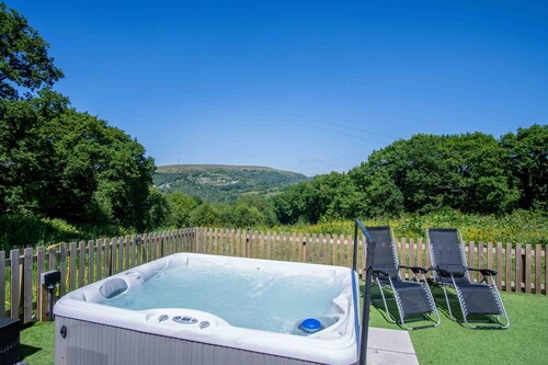 Hopkins Retreat - 3 Bedroom Caravan - Hot Tub