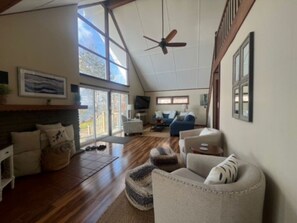 Smart TV - Level Lake Front/Sunset Side (Skaneateles)