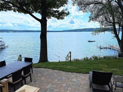 Level Lake Front/Sunset Side