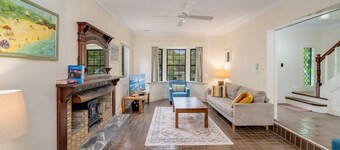 LAKE HOUSE -  Ideally located next to the Lake, which is a great spot for a fish, swimming or Kayaki