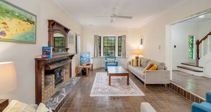 LAKE HOUSE - Ideally located next to the Lake, which is a great spot for a fish, swimming or Kayaki