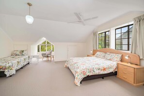 3 bedrooms, WiFi, bed sheets