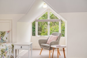 3 bedrooms, WiFi, bed sheets - Lake House 3BRM Currimundi Lake Retreat (Currimundi)