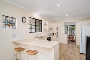 Mikrobølgeovn, ovn, kogeplade, opvaskemaskine