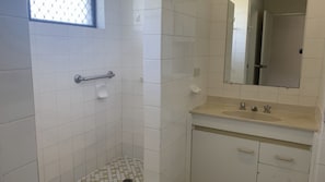 Shower, towels