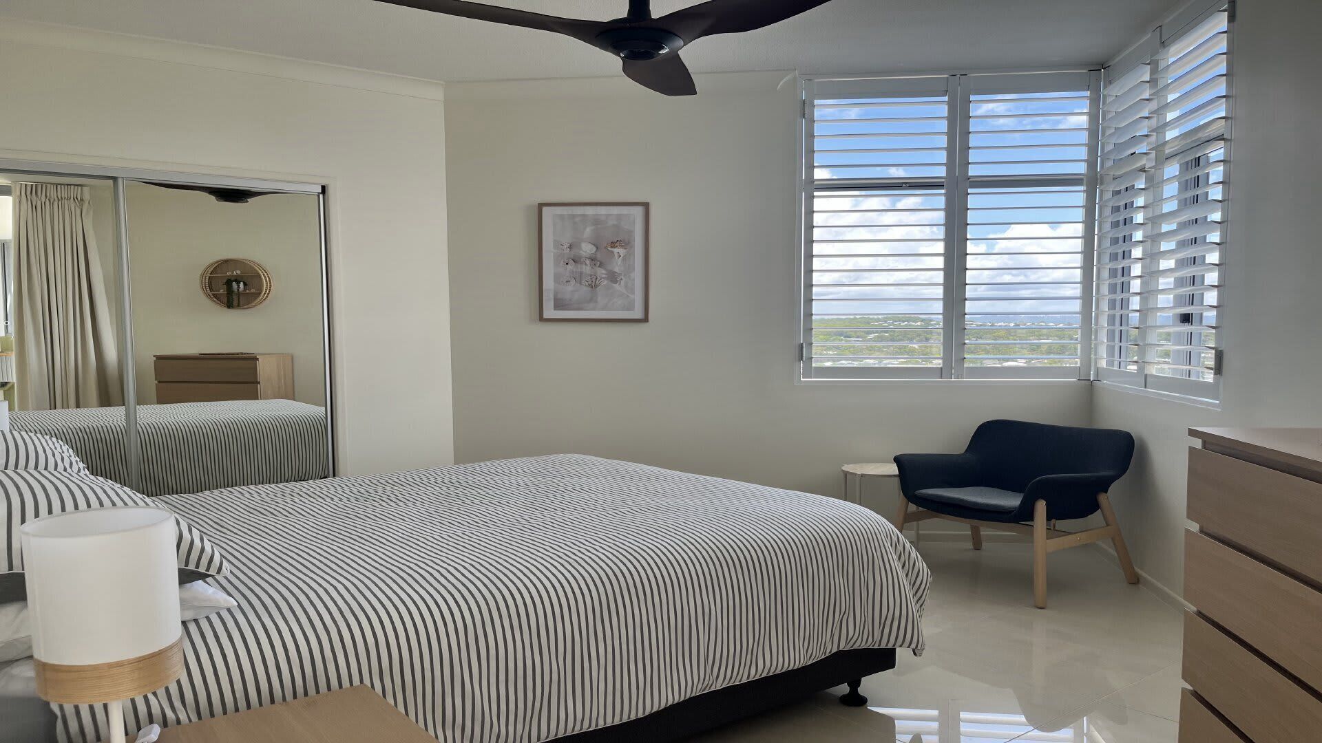 3 عدّة غرف نوم ومكواة/لوح كي وواي فاي وملاءات أسرّة