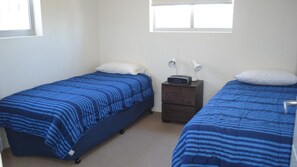 Room - Waterfront Lake Apt w/ Ocean Access & Views (Currimundi)