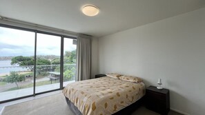 2 habitaciones, tabla de planchar con plancha, wifi y ropa de cama