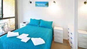 2 bedrooms, iron/ironing board, WiFi