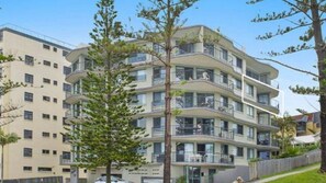 Exterior - Campbells Cove U12 a Kings Beach Escape (Kings Beach)