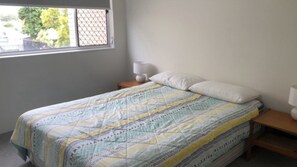 2 bedrooms, WiFi, bed sheets - Golden Beach Family Unit w/ Pool (Golden Beach)
