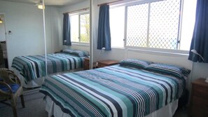 2 bedrooms, WiFi, bed sheets - Shoreline U2 Walk To Kings Beach & Parklands (Kings Beach)