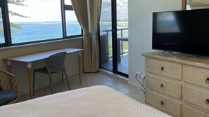 3 bedrooms, bed sheets