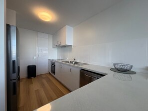 Fridge, microwave, oven, stovetop - Pumicestone Chase U8 Jetty, Pool & Views (Caloundra)