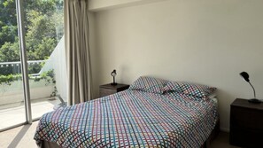 3 bedrooms, iron/ironing board, bed sheets