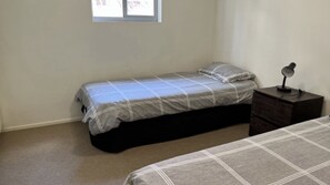 3 bedrooms, iron/ironing board, bed sheets - Surfside One U1 Perfect Coastal Getaway (Currimundi)