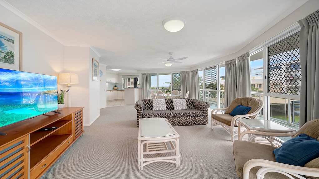 Pumicestone Accessible Apt: 100m Beach, Pool, Lift - Golden Beach