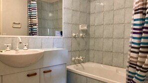Shower - PUMICESTONE APARTMENTS UNIT 4 (Caloundra)
