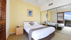 2 bedrooms, iron/ironing board, WiFi