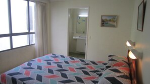 2 bedrooms, iron/ironing board, WiFi, bed sheets - Panoramic Ocean Views, Family Unit (Kings Beach)